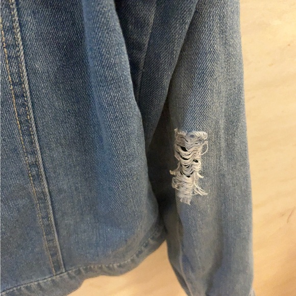 Ci Sono Distressed Jean Denim Jacket. - Picture 7 of 16